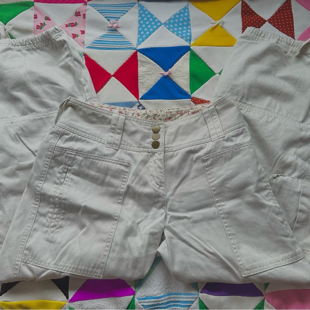 white cargos 🕯️